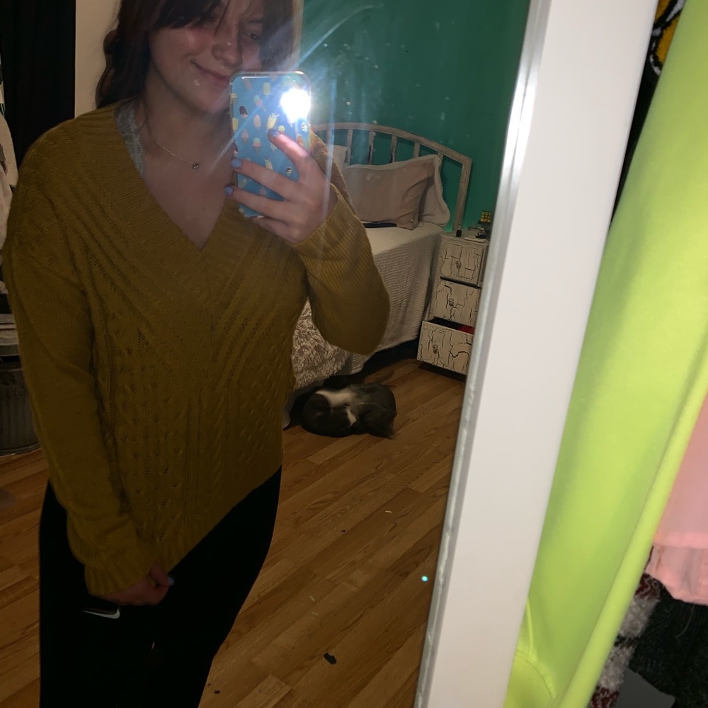A mustard sweater⭐️